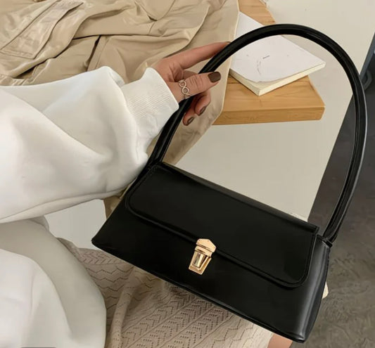 Urban Classic Shoulder Bag